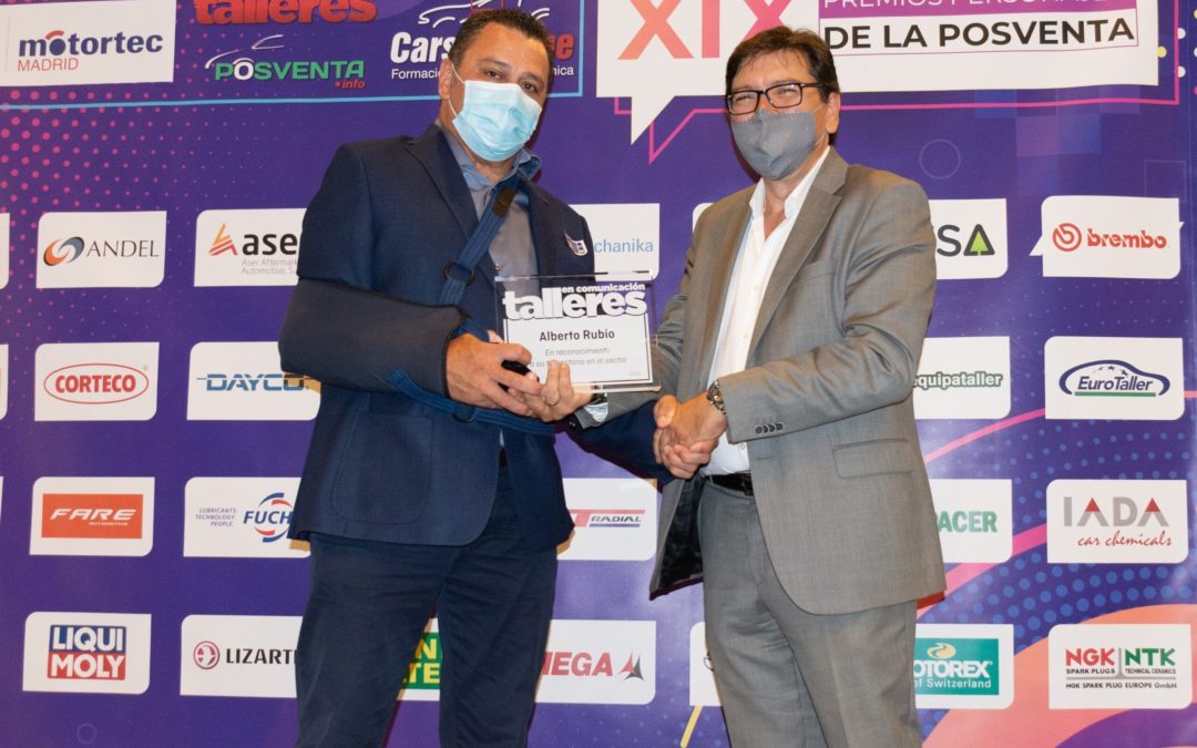 ALBERTO RUBIO, de RECAMBIOS DEL AUTOMÓVIL AREA 8, SOCIO DE DIPART, RECIBIÓ EL PREMIO A SU TRAYECTORIA